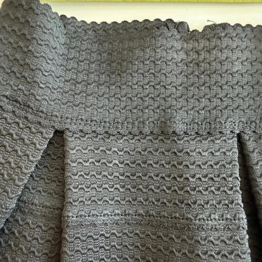 Textured Black Scalloped Skater Skirt Box Pleat High Waist Small CHS3299 - Picture 5 of 5